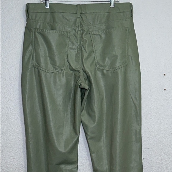 American Eagle Green Faux Leather Womens Plus Size 18 High Rise Pants NWOT - Picture 4 of 12